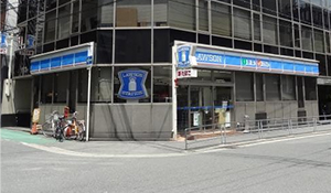 ローソン太融寺町店前