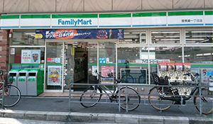 ファミリーマート曽根崎一丁目店前